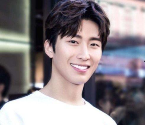 小鲜肉男明星网红,颜值与才华并存的青春偶像