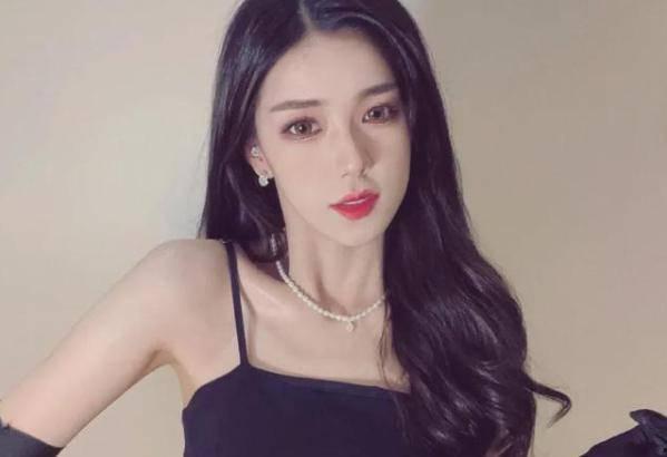 美女明星网红写真,揭秘美女明星网红写真背后的魅力瞬间