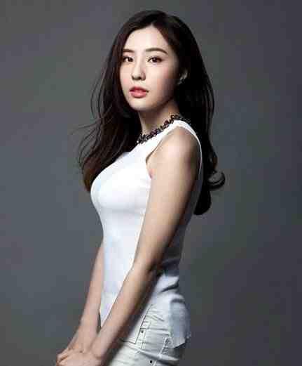 美女明星网红写真,揭秘美女明星网红写真背后的魅力瞬间