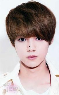 帅哥明星网红照片高清,揭秘当红帅哥明星网红的帅气瞬间