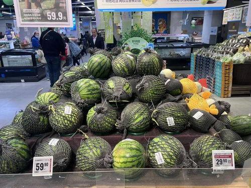 今日无锡瓜价格最新行情,新鲜瓜果价格走俏，市民抢购热潮涌动