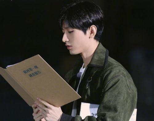 成毅爆料吃瓜是真的吗视频,真相揭秘还是捕风捉影？