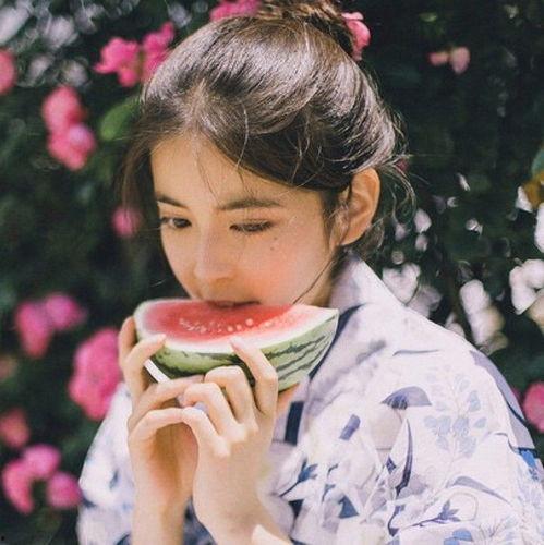 热门吃瓜头像图片高清女,高清女生吃瓜头像大赏