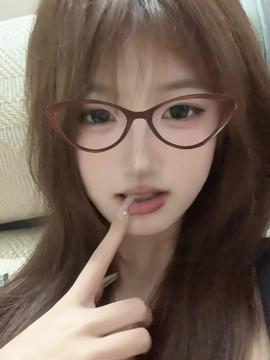 反差眼睛妹吃瓜黑料