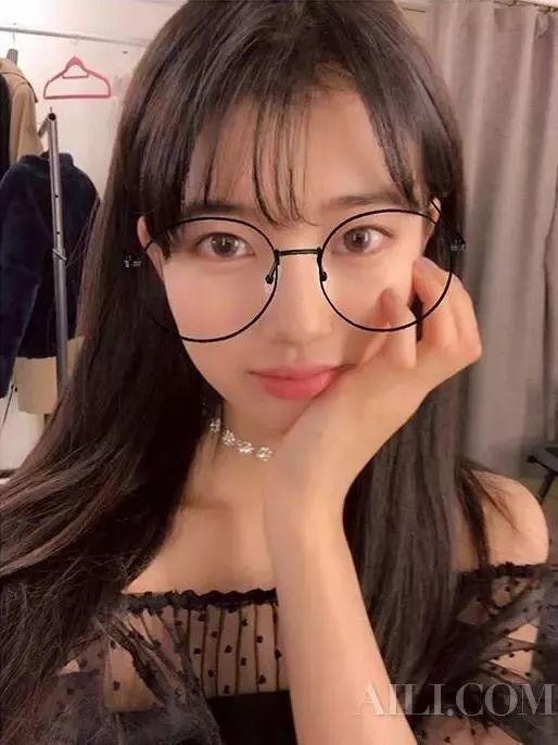 反差眼睛妹吃瓜黑料