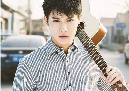 小哥哥撞上娱乐圈吃瓜,揭秘幕后真相