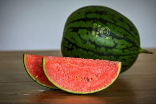 黑瓜吃料网爆瓜最新白鹿